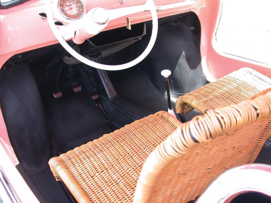 Интерьер Fiat 500 Jolly 1960 года  (фото 6 из 11)